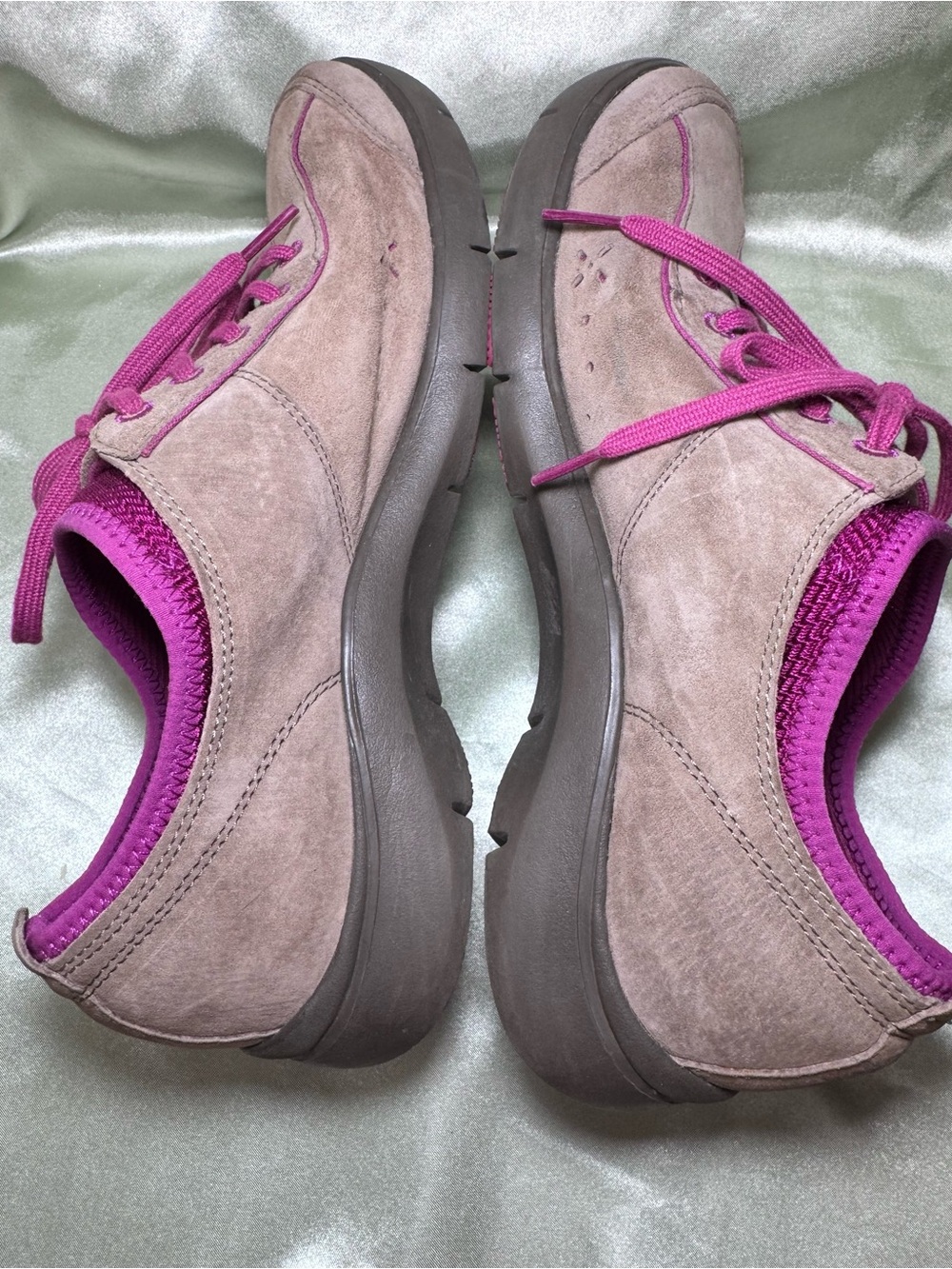 Dansko Elise Oxford Sneaker in Taupe Suede Leather with Pink Accents size 39 - Picture 4 of 8